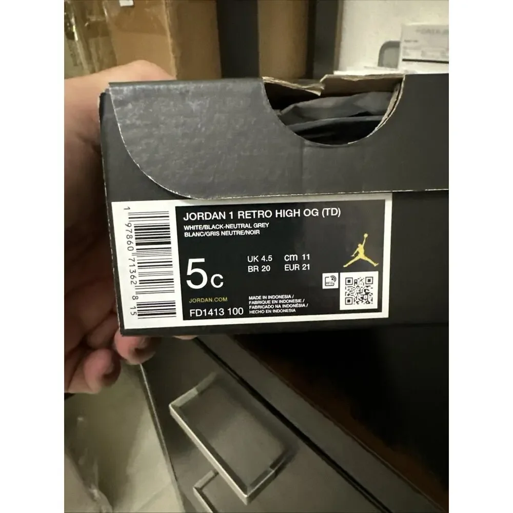 New Kids Size 5c Jordan 1 Retro Rare Air FD1413-100